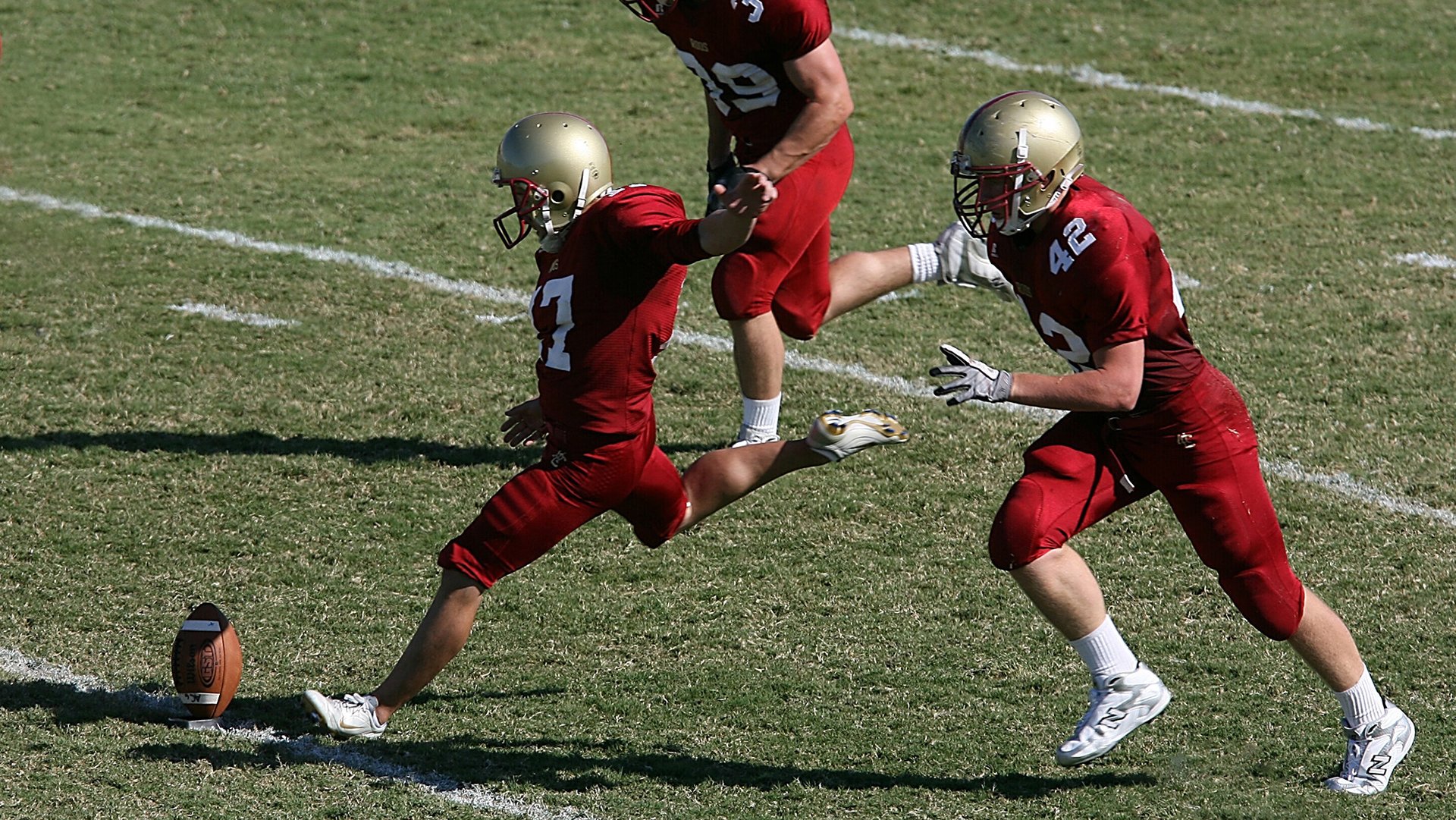 裁判判伊朗球员越位，他说“我滑出去的！”，伊朗踢中国把球停在球门口